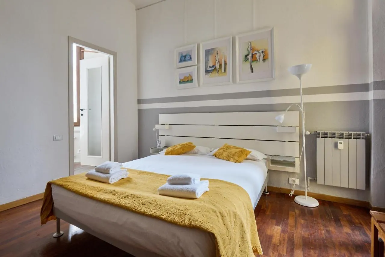 Artist Nadia'S Apartment In Porta Vercellina Milano