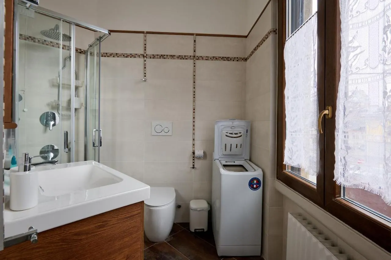 Artist Nadia'S Apartment In Porta Vercellina Milano