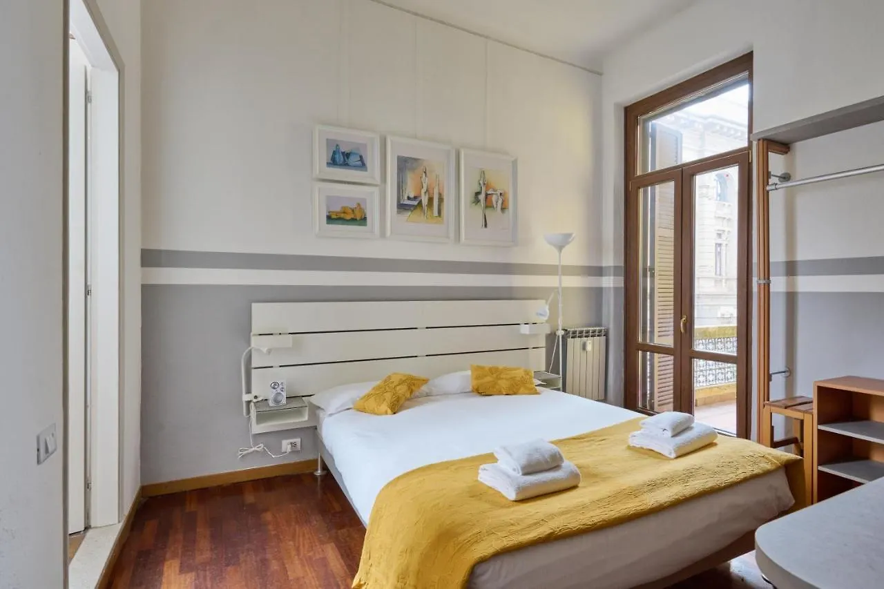 Artist Nadia'S Apartment In Porta Vercellina Milano