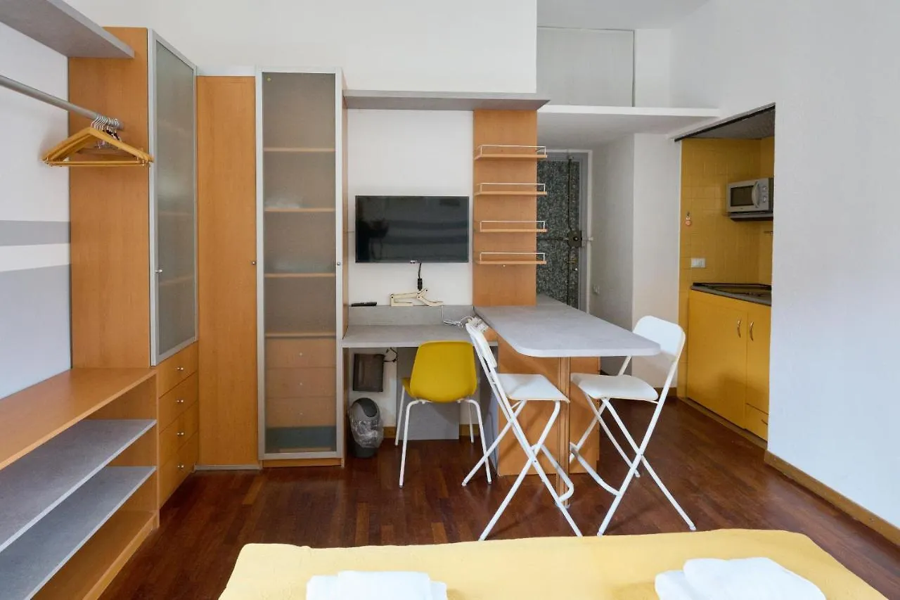 Artist Nadia'S Apartment In Porta Vercellina Milano
