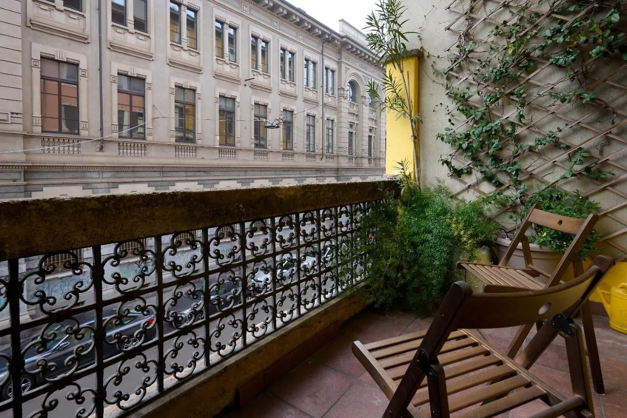 Artist Nadia'S Apartment In Porta Vercellina Milano