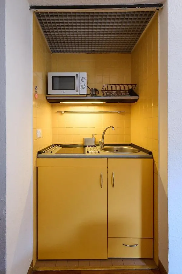 Artist Nadia'S Apartment In Porta Vercellina Milano 0*,  Italien